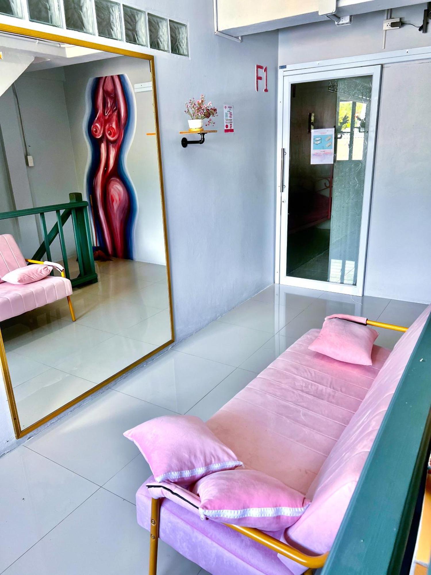 Arena Boutique Hotel Female Only 通萨拉 外观 照片